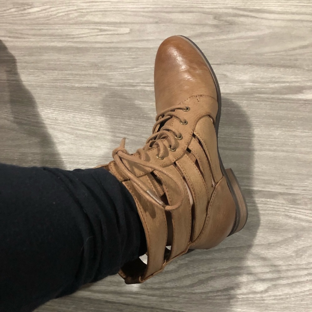 Boots - Picture 7 of 8
